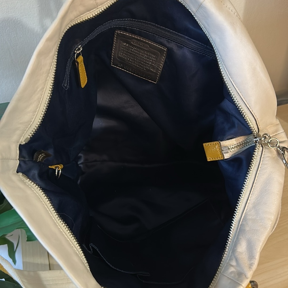 Y2K Poppy Collection Coach White Leather and Gold Tote Bag - Picture 10 of 11